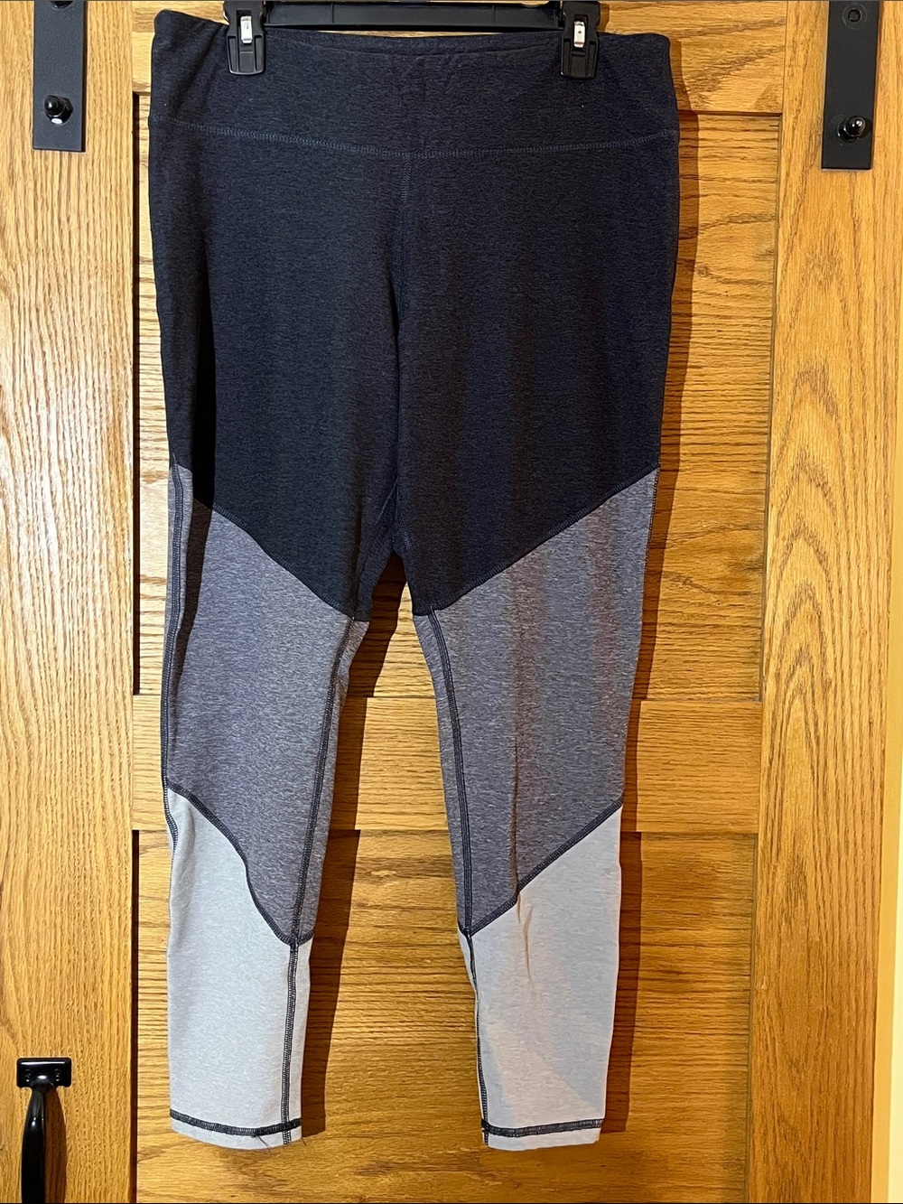 Energy Zone Black, Gray & Light Gray Colorblock Leggings